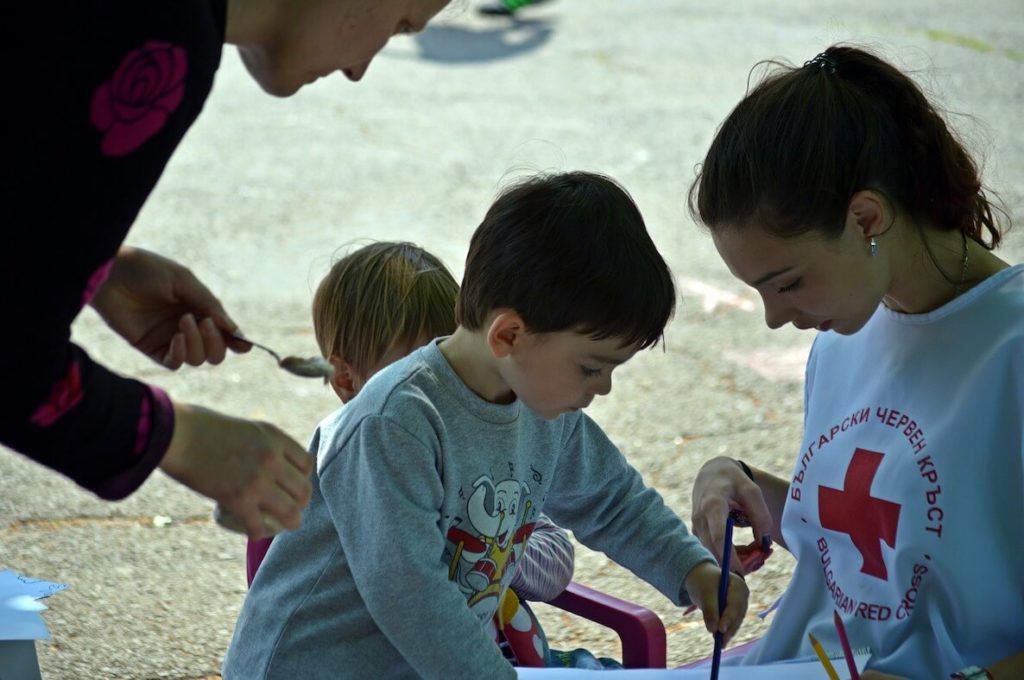 Kids volunteer at the Jewish Learning Venture