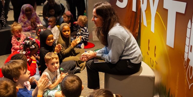 Hallee Adelman reads to kids at The Franklin Institute